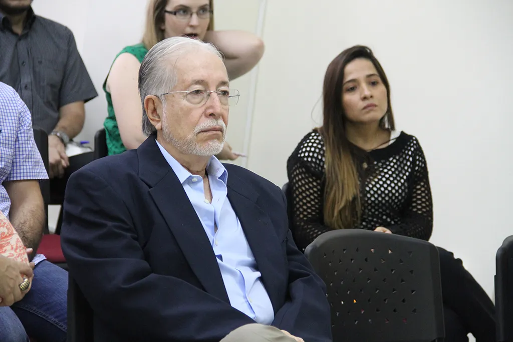 La semana comprendida entre el 3 y el 7 de octubre del año que decurre, se llevó a cabo el período de inducción a los nuevos docentes no titulares de ESPOL.  Participaron 51 profesores y desarrollaron actividades por un total de 40 horas académicas.  El Ing. Sergio Flores, Rector de la ESPOL, dio las palabras de bienvenida en las que enfatizó la importancia de mantener y cultivar permanentemente la excelencia académica del equipo docente en una institución superior categoría A.   El Objetivo General de esta