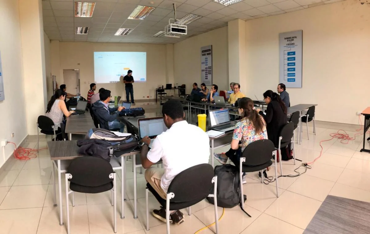 ESPOL capacita a sus profesionales académicos en el uso de herramientas virtuales educativas 